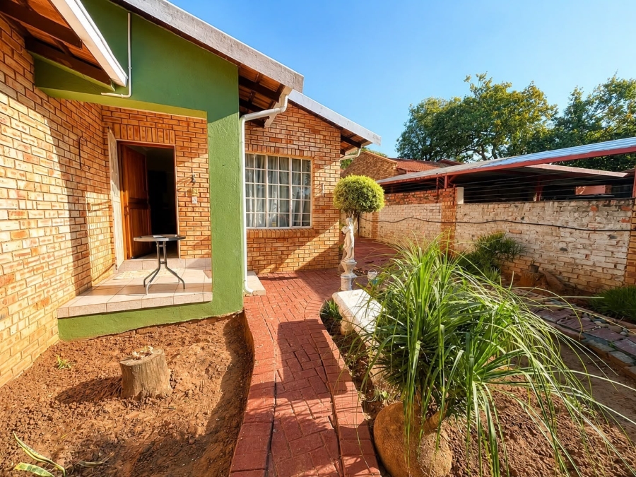 3 Bedroom Property for Sale in Geelhoutpark North West